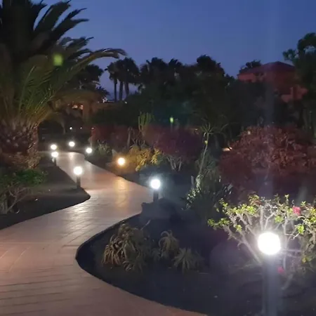 In Mit Grosser Terrasse * קורלחו
