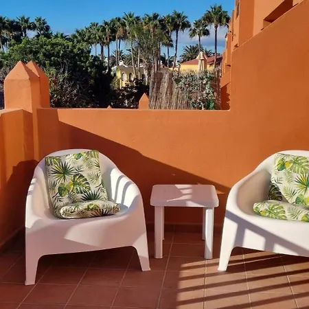 In Mit Grosser Terrasse * קורלחו